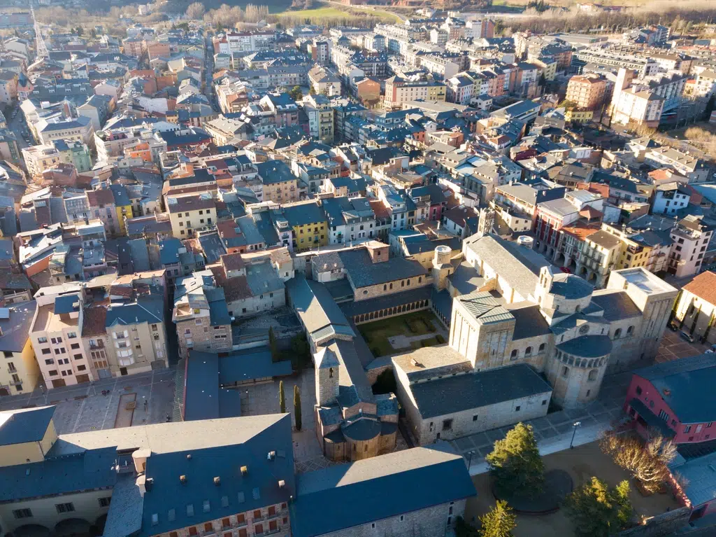 Vista aérea de la Seu d'Urgell. Por JackF