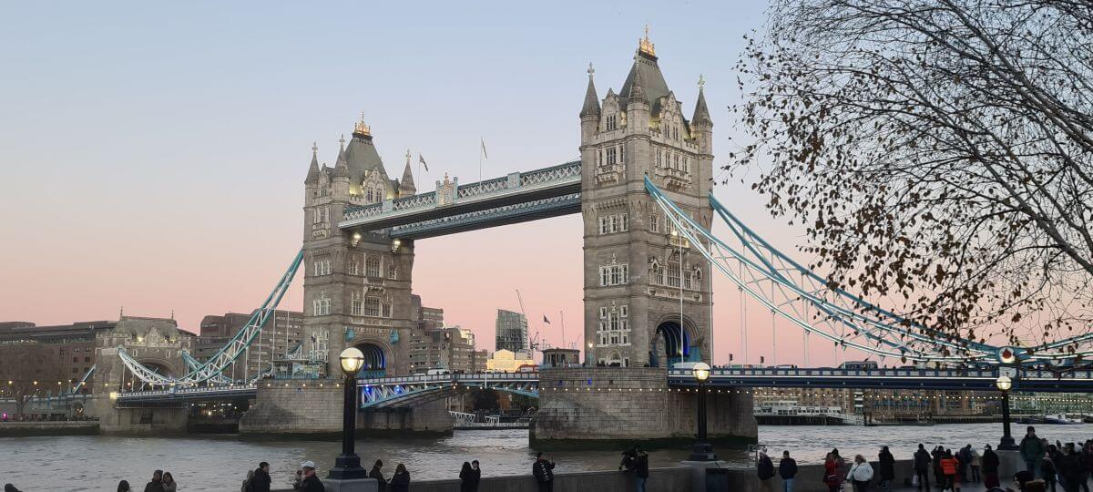 Anochecer en el Tower Bridge