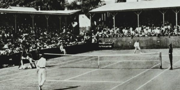 Luis Alejandro Sampayo Cabada - Evolución de las reglas del tenis ¡Del jardín victoriano a la cancha moderna! - FOTO