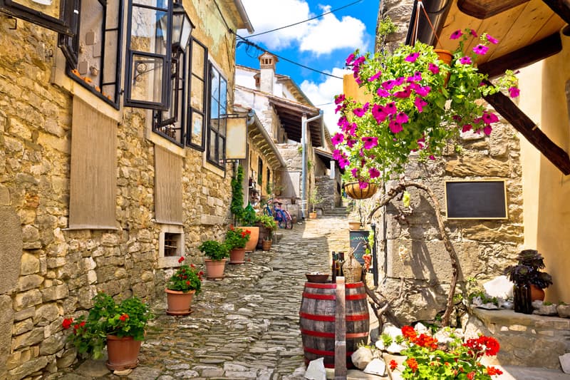 Hum otro de los lugares que visitar en Croacia