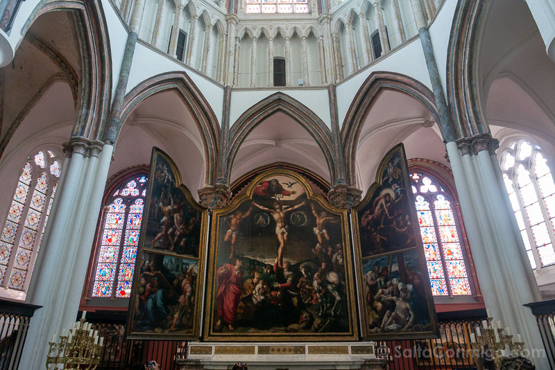 Museos Brujas Iglesia Nuestra Senora Triptico Pasion Bernard van Orley Marcus Gheeraerts