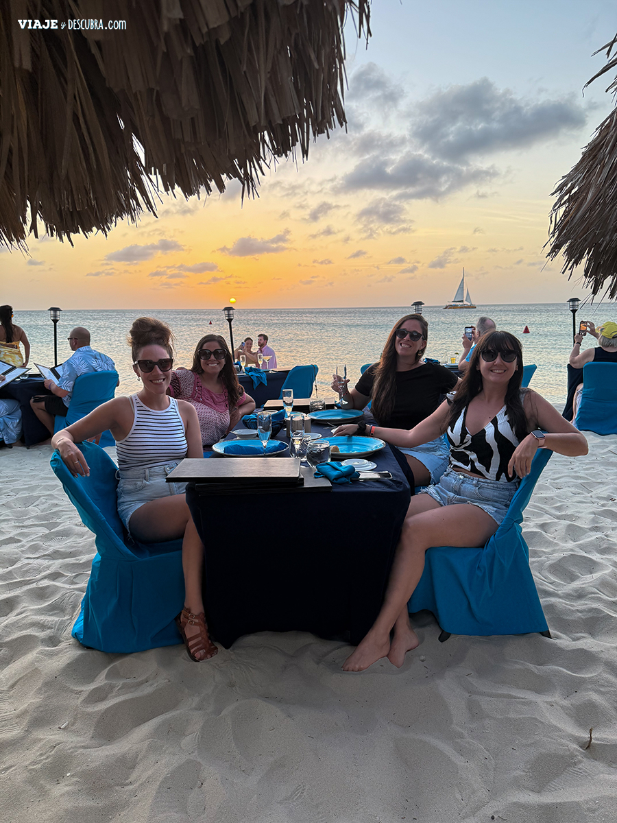 cena en la playa, viajar con amigas, Aruba, Eagle Beach