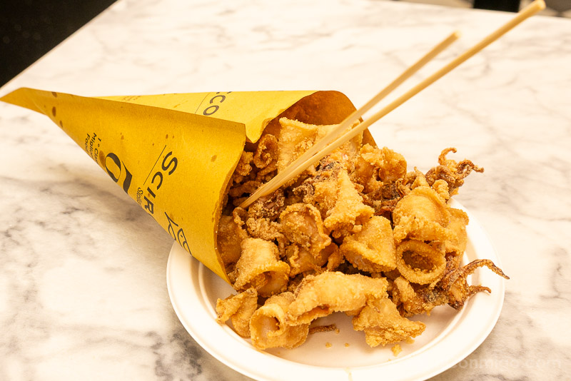 Comer en Catania Scirocco Sicilian fish lab Calamares