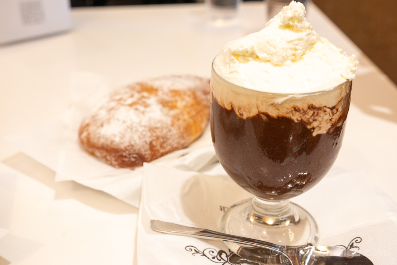 Comer en Catania Caffe Europa Granita Iris