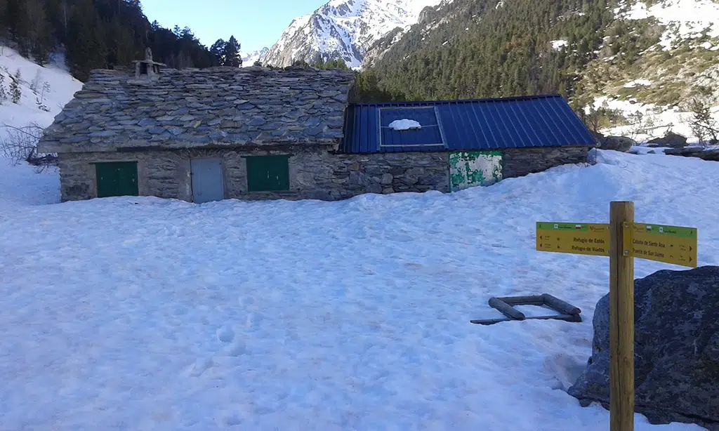 Cabaña del Turmo en el valle de Estós (Huesca)