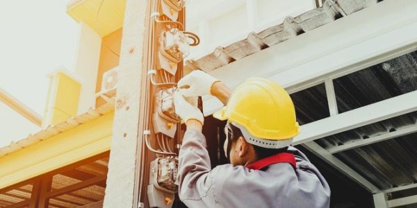 Construcciones Yamaro - Seguridad primero ¡Minimizando el riesgo eléctrico en obras de construcción! - FOTO