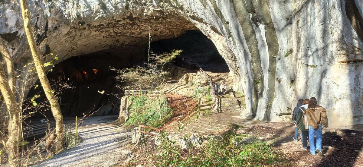 La entrada a las cuevas de Zugarramurdi