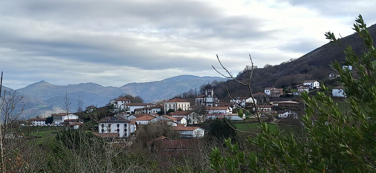 Zugarramurdi desde el mirador del sendero de las cuevas