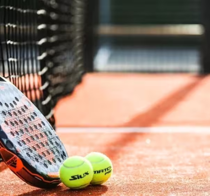 Pádel - El Ascenso Imparable del Deporte Social por Jesús Emilio Vásquez Quintero