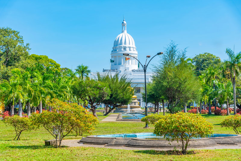 Parque Viharamahadevi y el Colombo Town Hall al fondo