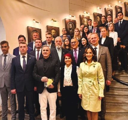 Tarek William Saab lleva sus versos a Rusia ¡Presentada con éxito la antología poética ‘Soñando El Largo Viaje’ en San Petersburgo! - FOTO