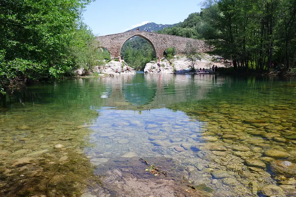 Piscina natural del Pont de Pedret, en Cercs (Barcelona).