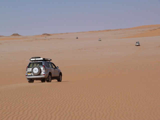 Todoterrenos en el desierto
