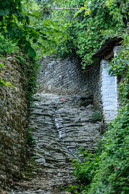 Leusa, calles, Albania - El Guisante Verde Project