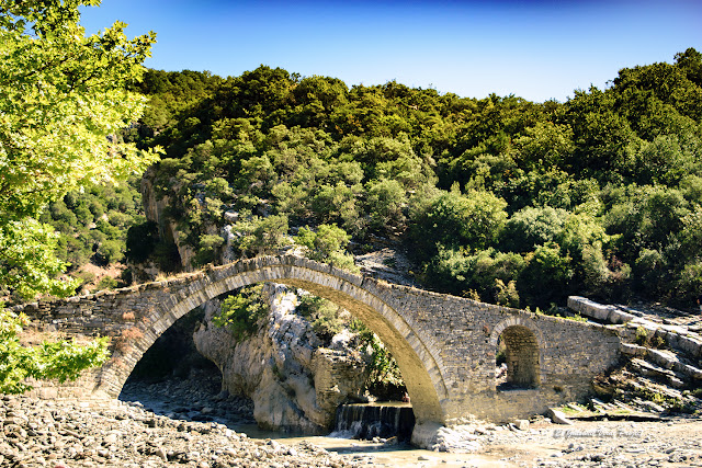 Puente Otomano de Bënjë, Albania - por El Guisante Verde Project