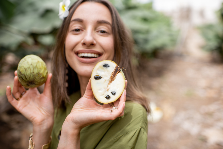 La chirimoya, dulce sabor de Granada en la costa tropical española