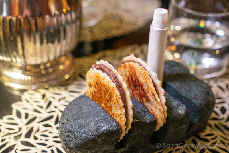 Comer en Sevilla Restaurante Az-Zait Galletas Toro