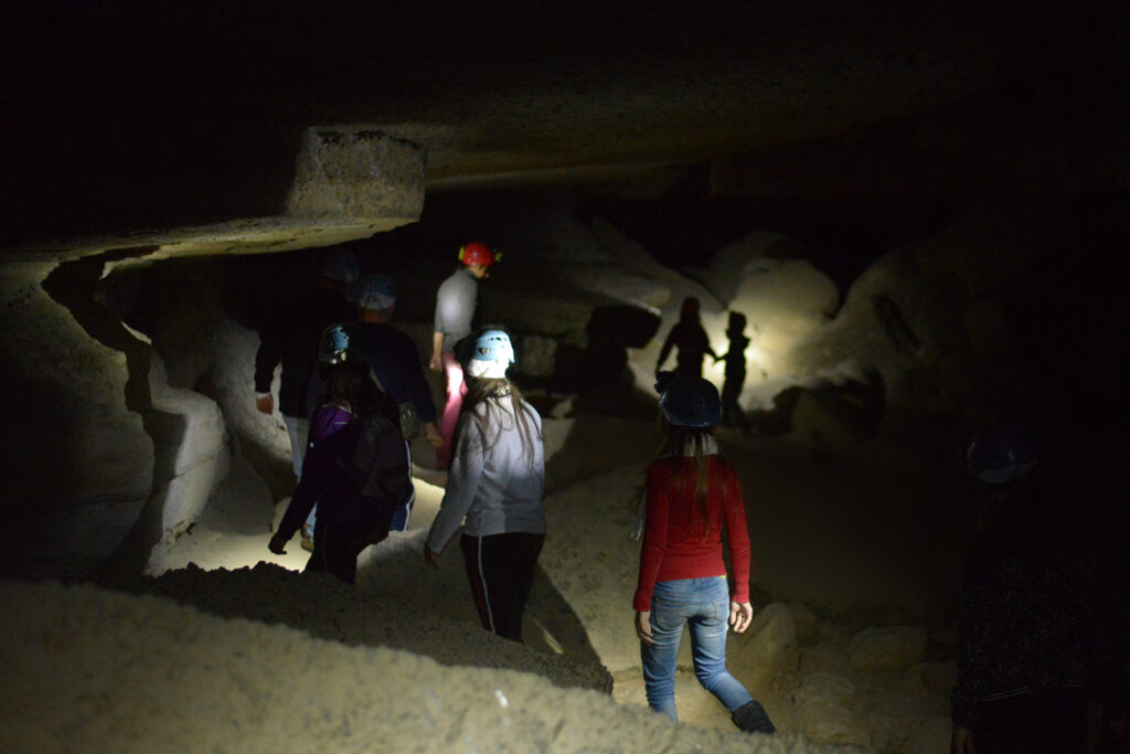 Espeleovisita en familia por las Cuevas de Sorbas. Cedida por © TURISMO ANDALUZ