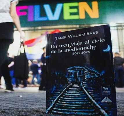 Tarek William Saab - ‘Un Tren Viaja Al Cielo De La Medianoche’ ¡Líder en ventas de la Filven 2025! - FOTO