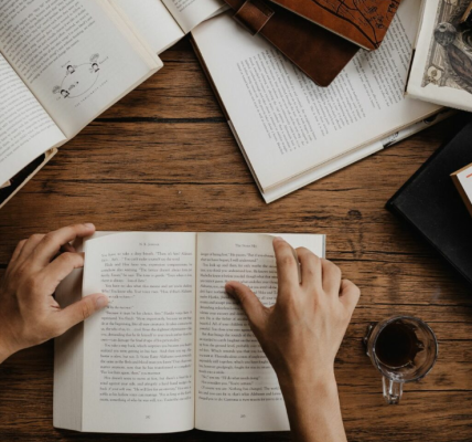 Descorriendo el Telón: 5 Curiosidades de la Literatura que te Dejarán Asombrado