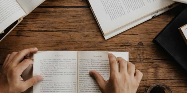 Descorriendo el Telón: 5 Curiosidades de la Literatura que te Dejarán Asombrado