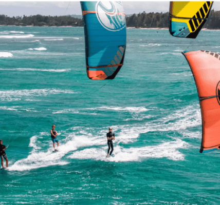 Deslízate con el Viento: Guía Esencial para Tu Primera Clase de Kitesurf – De Novato a Navegante del Aire