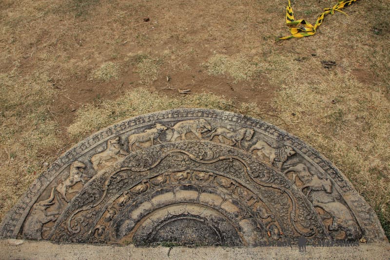 Piedra Lunar en Anuradhapura