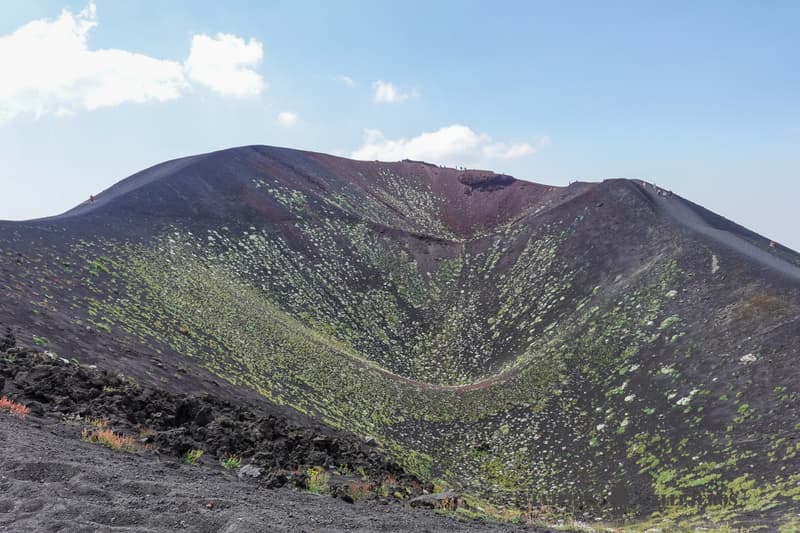 Vistas del cráter superior desde el cráter inferior