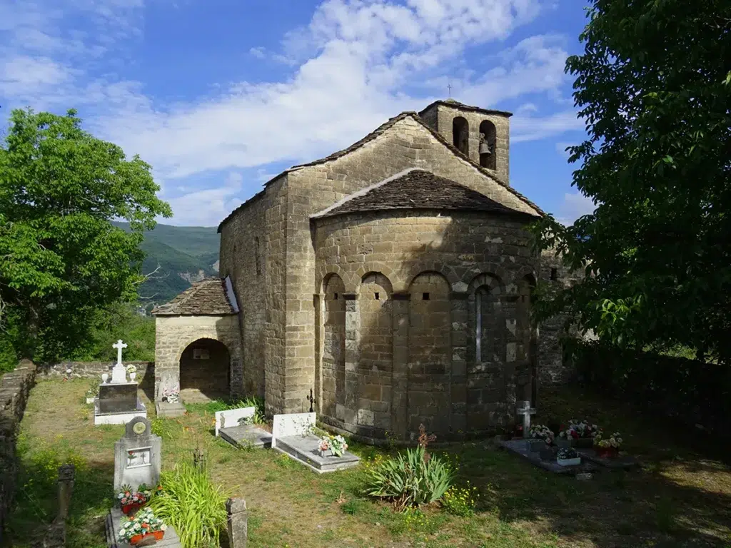 Iglesia prerrománica de Orós Bajo (Huesca), del siglo XI.