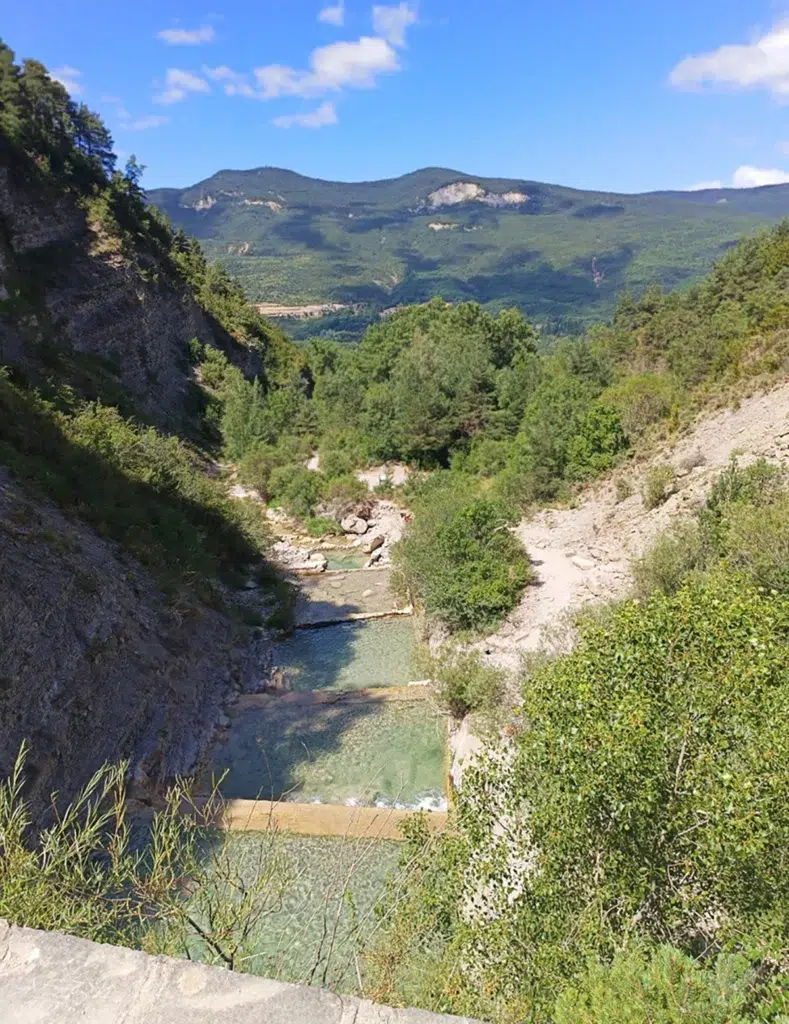 Orós Bajo se encuentra en el corazón del valle de Tena.