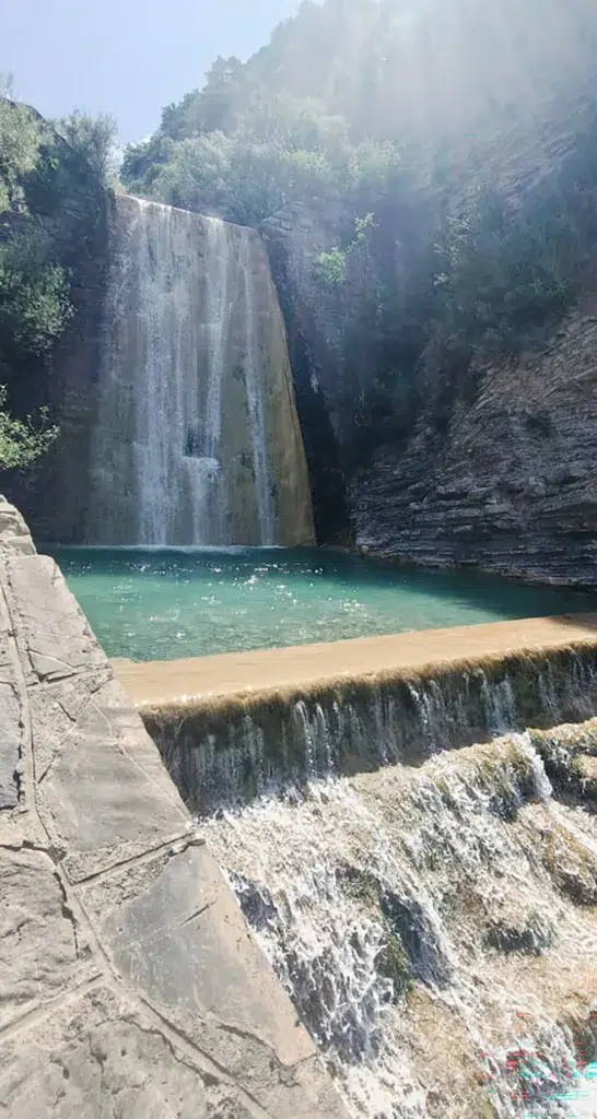 En las badinas de la ruta a la cascada de Orós Bajo podemos bañarnos de forma segura.