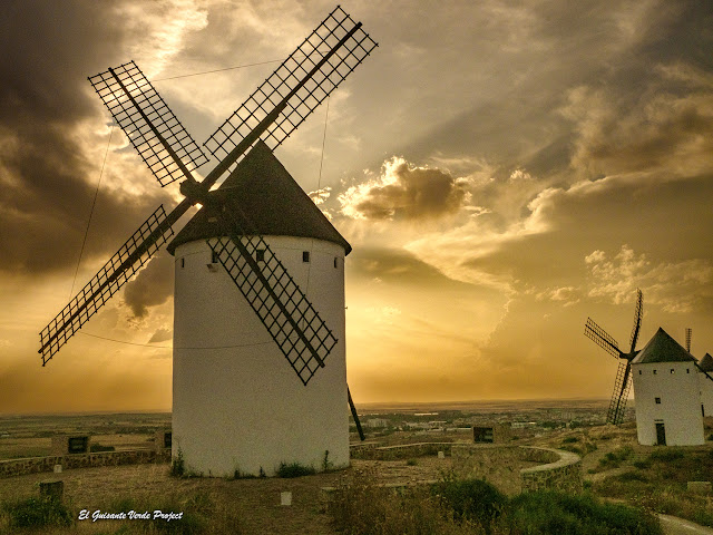 Molinos de Alcázar de San Juan, atardecer, por El Guisante Verde Project
