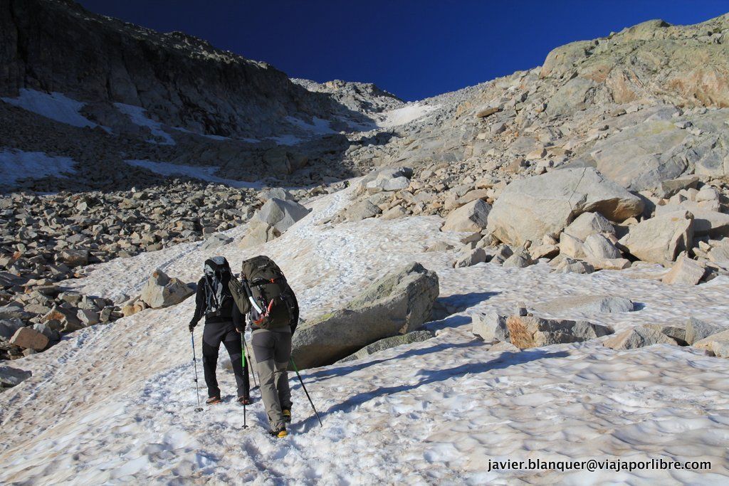 Senderismo - Ruta y ascensión al Aneto (Senderismo en Pirineos) Trekking en Pirineos