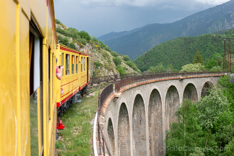 Tren Amarillo Train Jaune Occitania Francia Puente Dentro