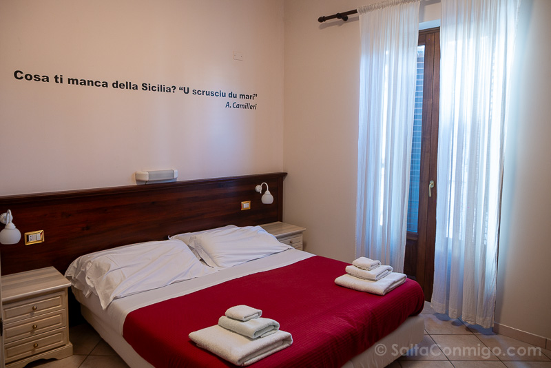 Guia Islas Eolias Dormir Lipari Mamamia Habitacion