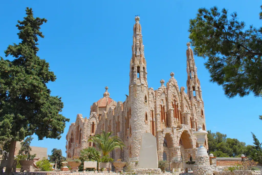Santuario de Santa María Magdalena, conocida como la Sagrada Familia de Novelda. Por Bentor.