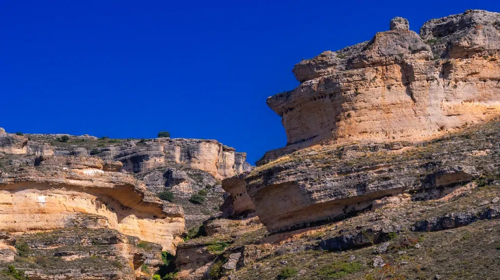 Formaciones geológicas en la Sierra de Pela (Guadalajara), cerca de Campisábalos. Por Al Carrera
