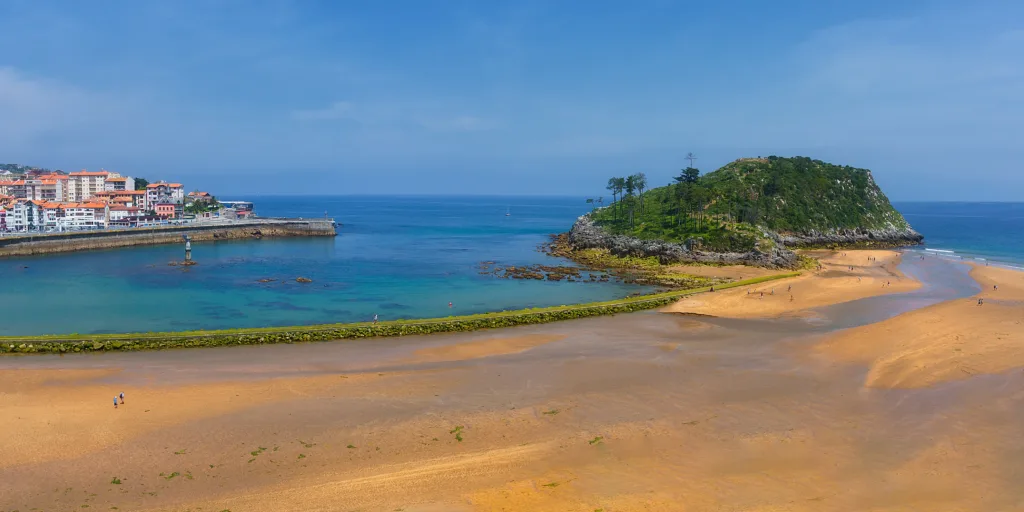 Isla de Garraitz o San Nicolás en Lekeitio, Vizcaya