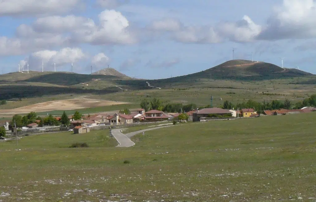 El pueblo de Campisábalos. Por Rowanwindwhistler (Wikipedia)