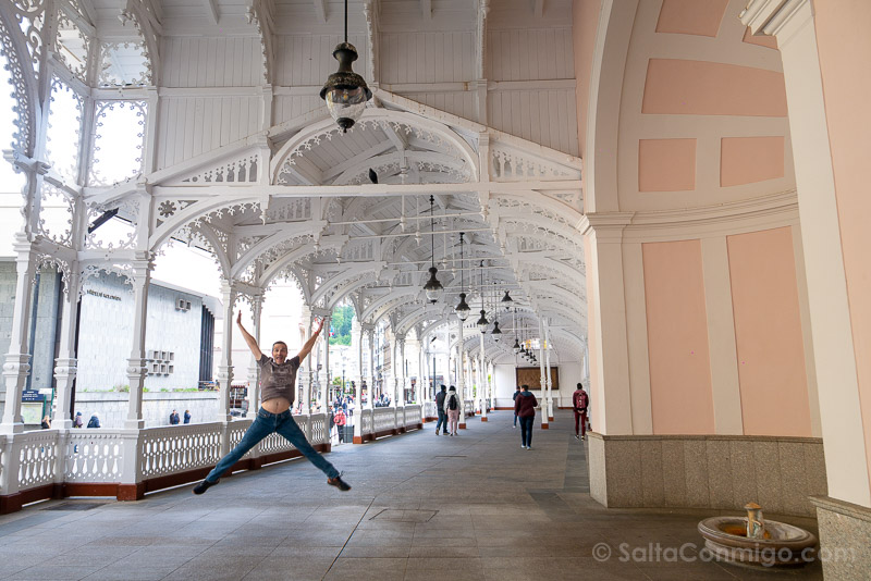 Triangulo Balnearios Republica Checa Karlovy Vary Columnata Salto
