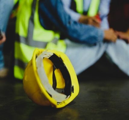 Hjalmar Gibelli - Seguros laborales ¡La clave para proteger al empleado! - FOTO