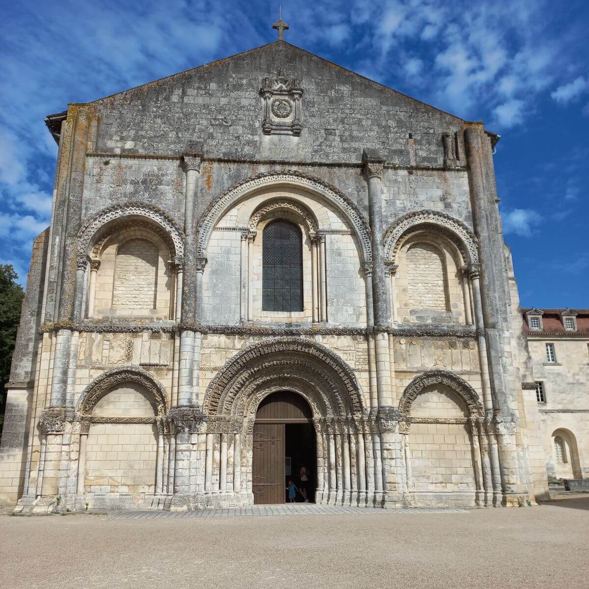 Iglesia abacial de Saintes Iglesia abacial de Saintes
