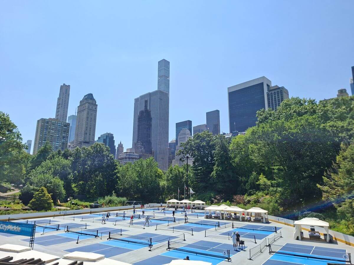 Pickleball en el Wollmank Rink de Central Park Pickleball en el Wollmank Rink de Central Park