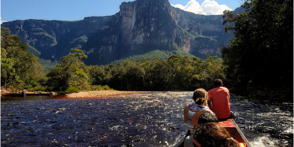 Javier Marcano Tabata | Experiencia de Hacer Rafting en Canaima