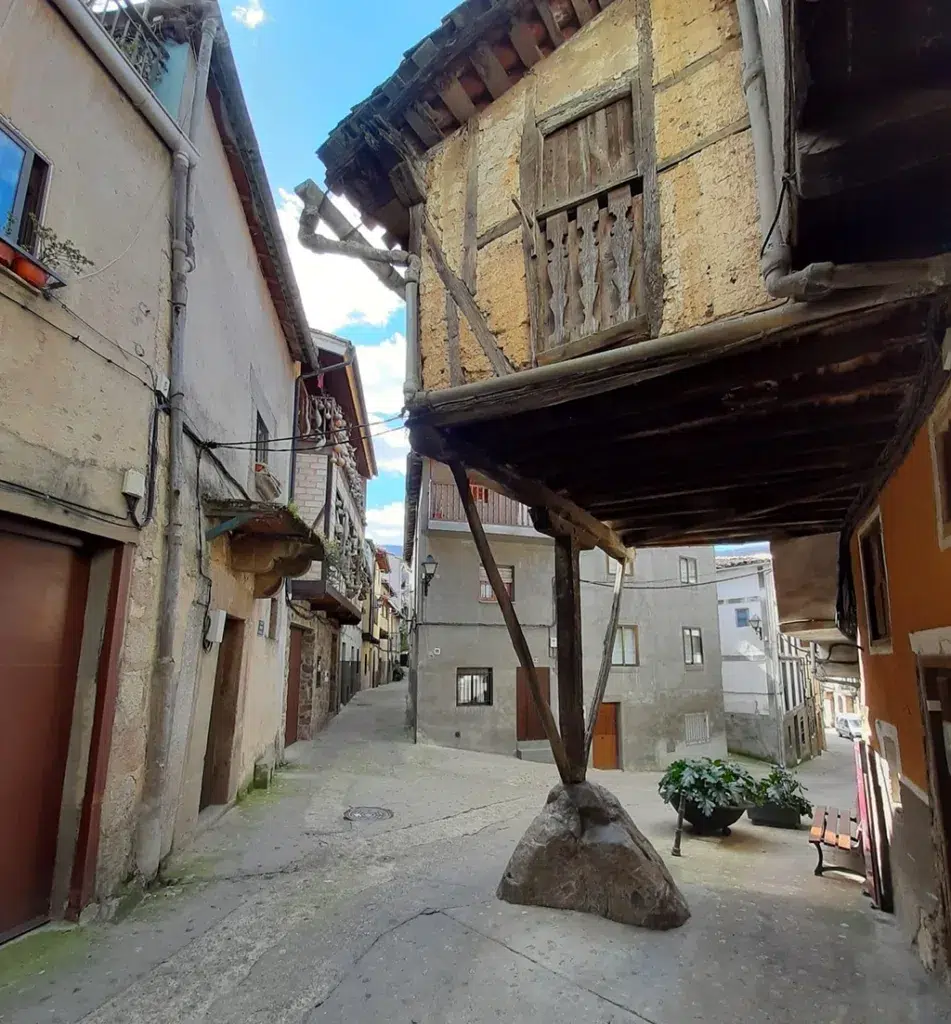 Casa de la Peña, en Garganta la Olla (Cáceres).