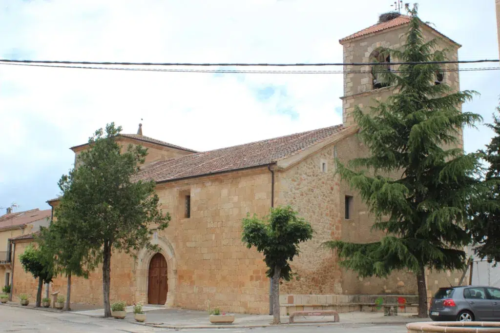 Iglesia de Santiago Apóstol, en Navares de Enmedio (Segovia).