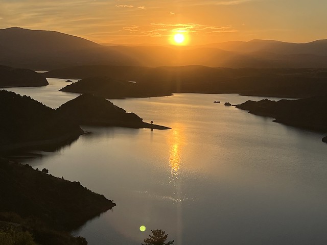 Atardecer en el embalse de El Atazar (Madrid)