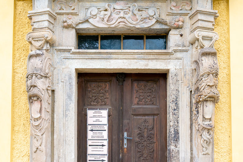 Monasterio Tepla Puerta Farmacia