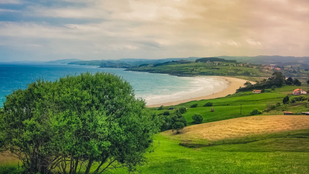 Playa de Oyambre. Por Max Maximov.