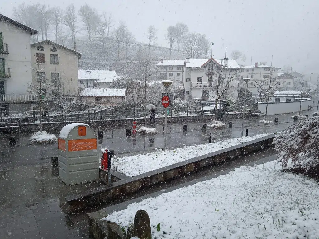 El pueblo de Zaldibia (Gipuzkoa), nevado. Por Raquel Andrés Durà